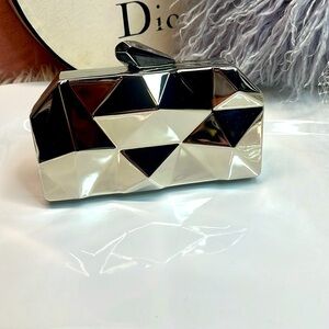 SILVER HARD CASE CLUTCH